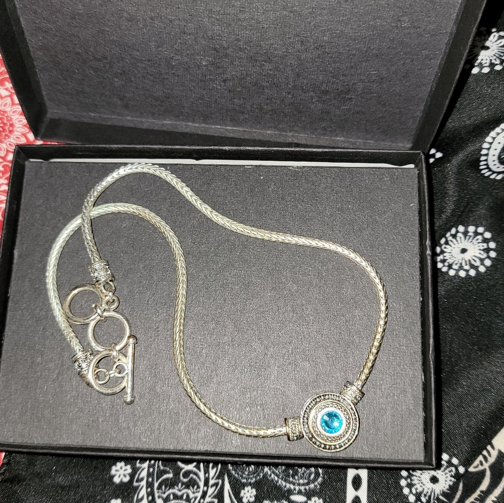 Blue jewel necklace
